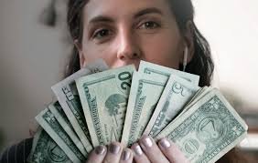 5 qaab oo aad lacag uga samayn karto baraha bulshada,